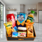cesta de café da manhã luxo com cesta preta com dourado, inclui nutella, queijo polenguinho, suco, bolo bauducco e outros
