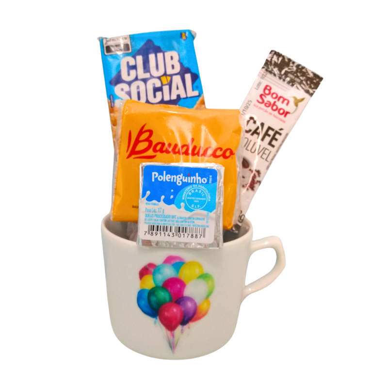 café da manhã na caneca decorada com estampa balões, Contém queijo Polenguinho, torrada toast Bauducco, biscoito Club Social e café solúvel